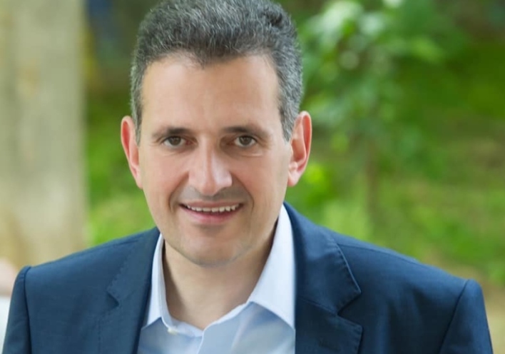 O Δήμαρχος Καλλιθέας, Δημήτρης Κάρναβος