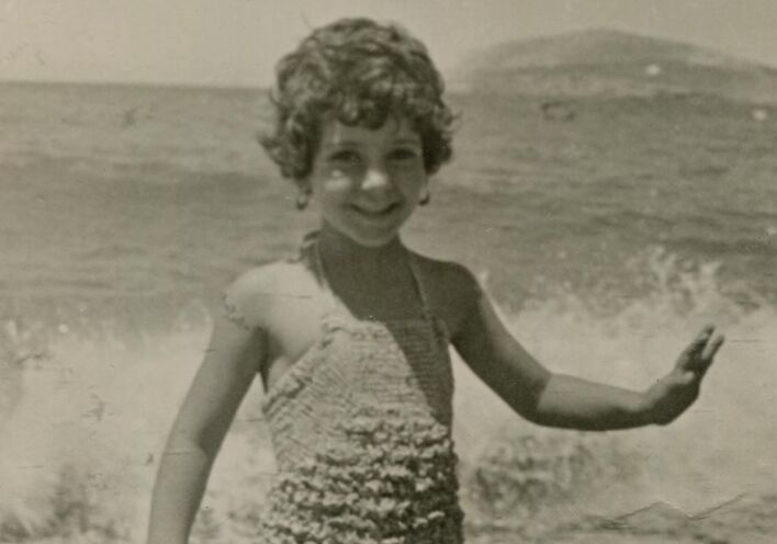 Η ξεναγός και συγγραφέας Άρτεμις Σκουμπουρδή