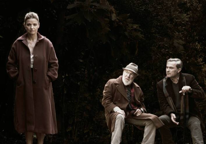 «Σιωπηλή λίμνη», η νέα παράσταση της Ομάδας Νάμα στο Επί Κολωνώ