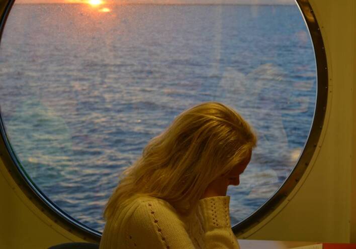 Φωτογραφία στο εξώφυλλο της συλλογής «Ποιήματα» του Ηλία Ευθυμιόπουλου (εκδ. ATHENS VOICE BOOKS)