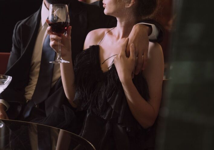 Ζευγάρι πίνει ποτό