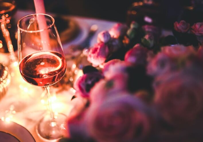 5 ροζέ ελληνικά αφρώδη για να χαρείς τον Άγιο Βαλεντίνο