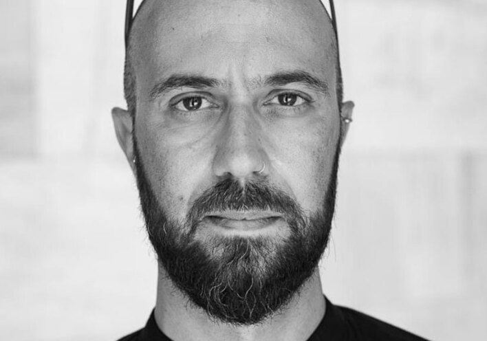 Ο ποιητής Δημήτρης Αθηνάκης