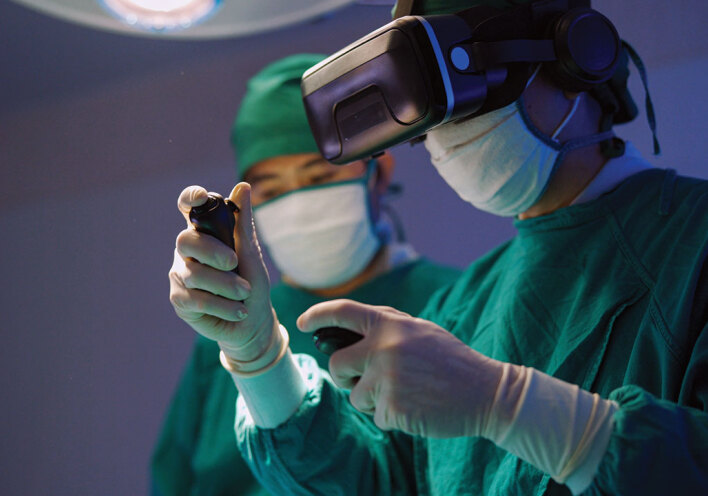 Χειρουργοί με ρομποτικό σύστημα