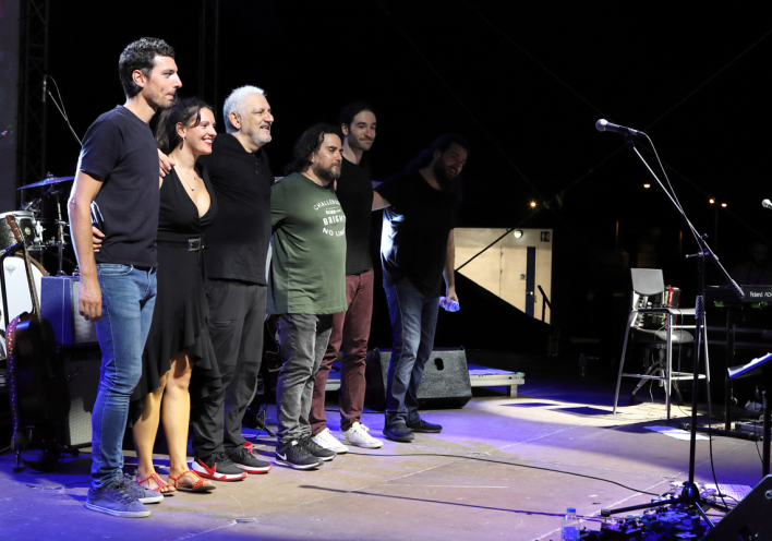 Στιγμιότυπο από τη συναυλία των Νίκου Πορτοκάλογλου, Στάθη Δρογώση, Αγάπη Διαγγελάκη, Βύρωνα Τσουράπη