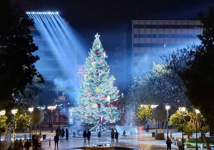 Φωτογραφία από τον χριστουγεννιάτικο στολισμό στην πλατεία Συντάγματος
