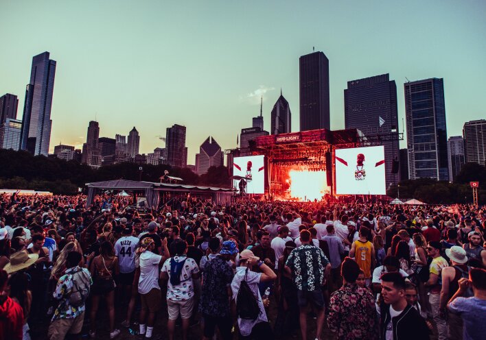 lollapalooza-stage-crowd-and-chicago-skyline.jpg