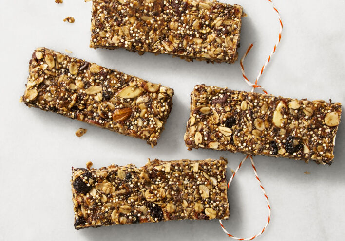 Μπάρες δημητριακών με granola, φρούτα και φυστικοβούτυρο