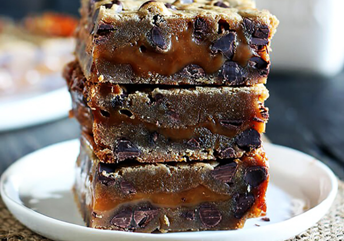 Μπάρες μπισκότου με αλμυρή καραμέλα