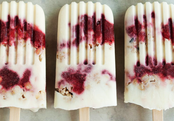 Φτιάξε παγωτό ξυλάκι με γιαούρτι