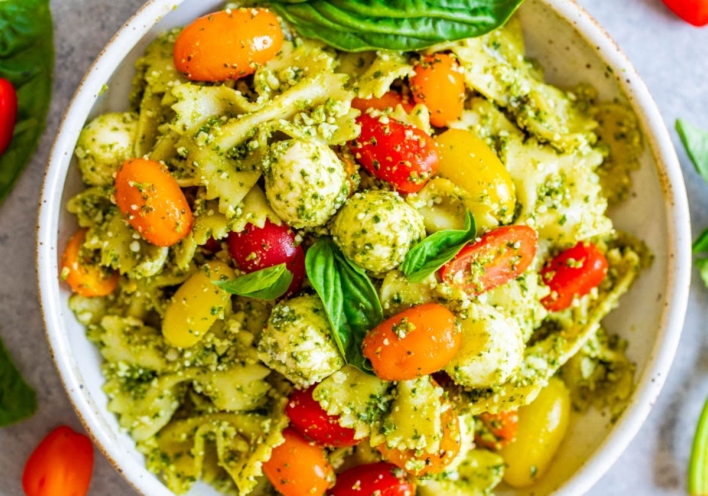 Εύκολη (και δροσερή!) σαλάτα ζυμαρικών σε 15’