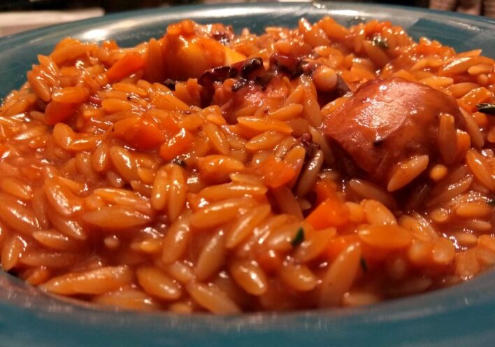 Χταποδάκι με κριθαράκι στην κατσαρόλα