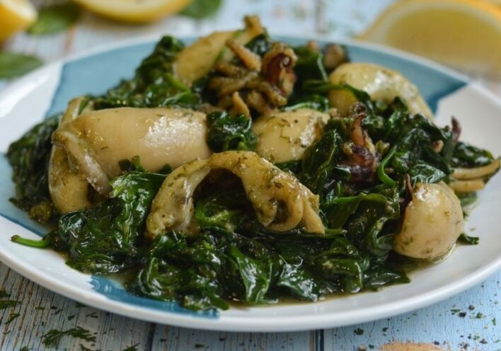 Αγιορείτικες σουπιές με σπανάκι