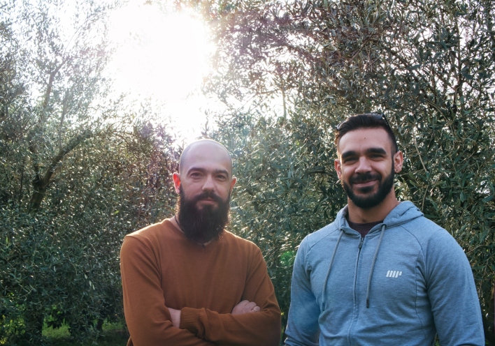 Υοθετούν ελιές