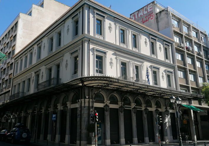  Ευριπίδου 27.  Τριώροφο νεοκλασικό κτίριο, ανακαινισμένο από τον Ηλ. Μπαρμπαλιά