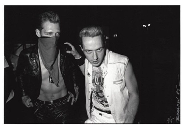 pierre-terrasson-paul-simonon-et-joe-strummer-the-clash-au-festival-rock-in-athens.jpg