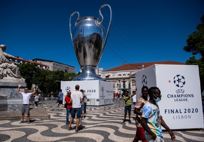 Ρέπλικα του κυπέλλου του Τσάμπιονς Λιγκ στην Λισαβόνα όπου θα διεξαχθεί ο τελικός Παρί Σεν Ζερμέν-Μπάγερν Μονάχου