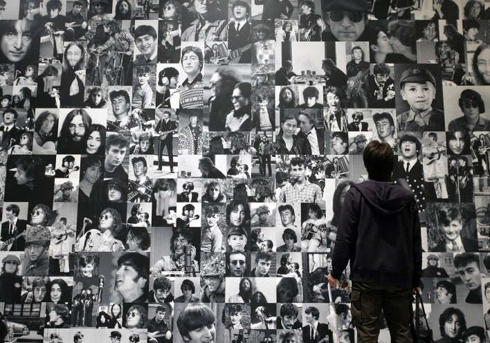 Κολλάζ με φωτογραφίες του Τζον Λένον, της Γιόκο Όνο και των Beatles