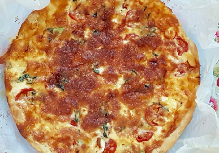 Τάρτα με ντοματίνια και βασιλικό