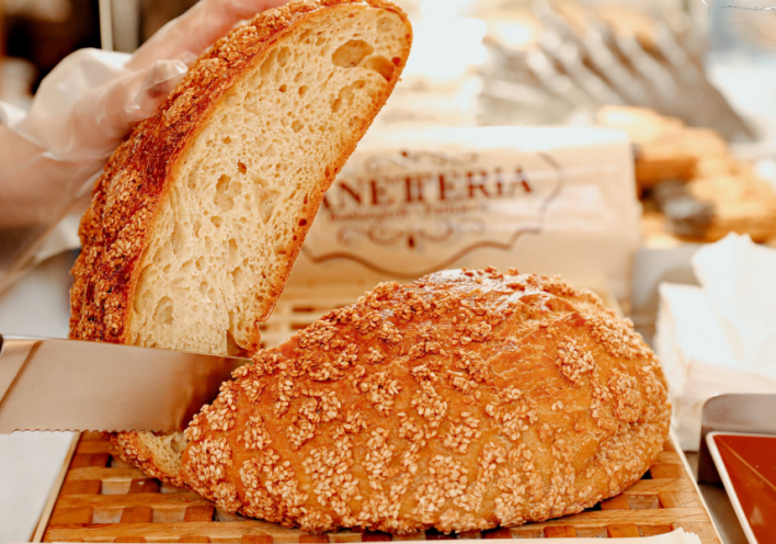 Panetteria: Η απαραίτητη στάση για σάντουιτς και παραδοσιακές πίτες στην Παλιά Πόλη της Κέρκυρας