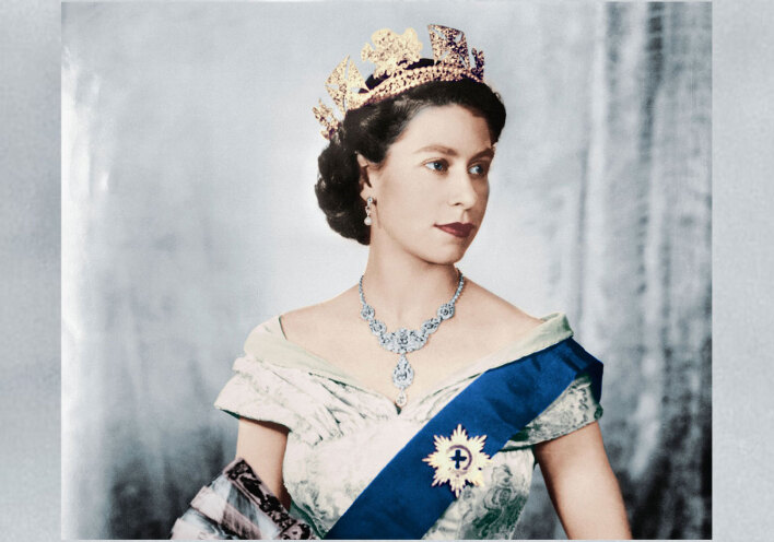 Η ζωή της βασίλισσας Ελισάβετ ΙΙ μέσα από 40 άρθρα