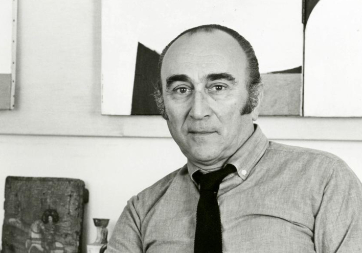 Γιάννης Μόραλης: Στο εργαστήριό του με τα έργα του Το κορίτσι που ζωγραφίζει (1971) και Θησείον Α (1963), Αθήνα 1975 περ.