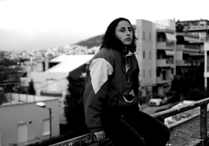 Συνέντευξη: Η φωτογράφος Σίλβια Τσομπανάκη μιλάει για τις εικόνες της έκθεσης «Ραπ Ντίβες» στην Εφημερίδα ATH