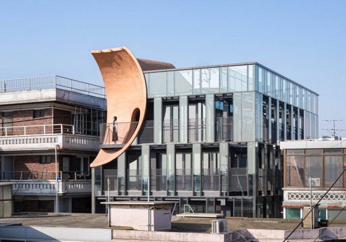 Το νέο εντυπωσιακό έργο του αρχιτέκτονα Moon Hoon στη Σεούλ: Με το όνομα Diagon, ένα κτίριο της δεκαετίας του 1980 μετατρέπεται σε συγκρότημα πολλαπλών χρήσεων.