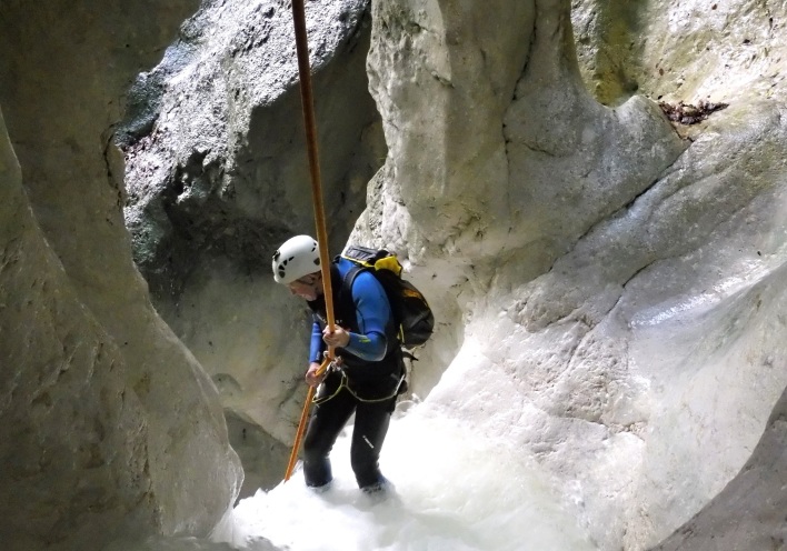 Ο 82χρονος Βόλφγκανγκ Στράιχερ, που έχει διασχίσει πάνω από 1000 φαράγγια ανά τον πλανήτη, έρχεται στην Ελλάδα για το Διεθνές Φεστιβάλ Canyoning.