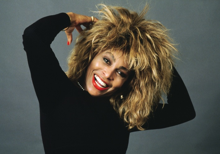 Η ζωή, η μουσική και το look της μεγάλης Tina Turner 