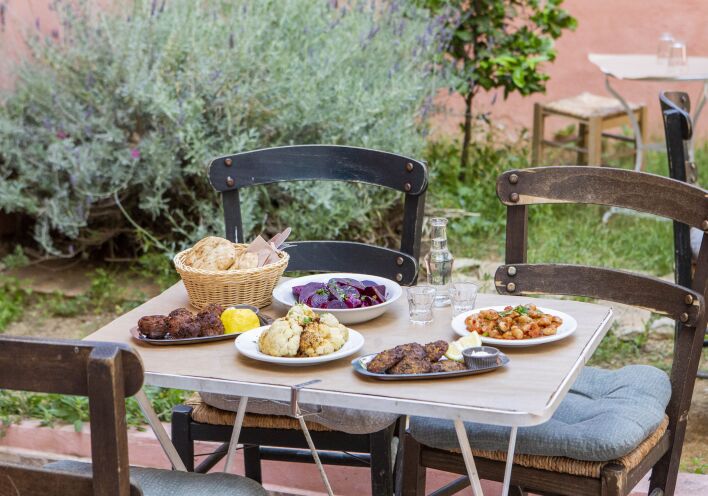 15 ταβερνάκια με τέλειους μεζέδες