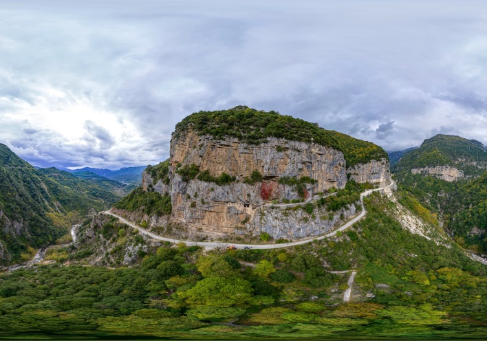 Ταξίδι στους Καλαρρύτες: Μια πρωτότυπη εικονική περιήγηση στην Κηπίνα και το ιστορικό μοναστήρι της περιοχής