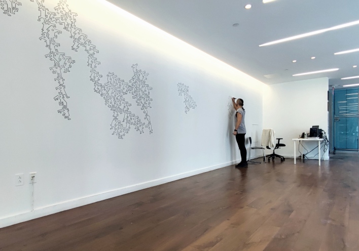 Γιώργος Τζινούδης: Δείτε το timelapse video από τη live ζωγραφική performance «Animating the New Hero» του έλληνα εικαστικού στη Νέα Υόρκη.