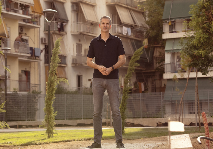 Ο Κώστας Μπακογιάννης στο πάρκο Κοροπούλη