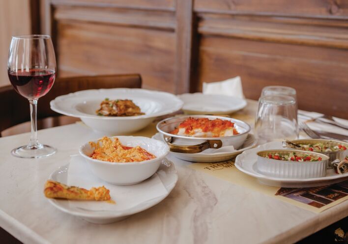 6 νόστιμες στάσεις στο Κουκάκι