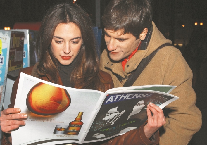 Σε Είδα: Η πρώτη φορά που η στήλη μίας εφημερίδας έγινε τηλεοπτική σειρά - Το σίριαλ που βασίστηκε στην ανατρεπτική στήλη της Athens Voice