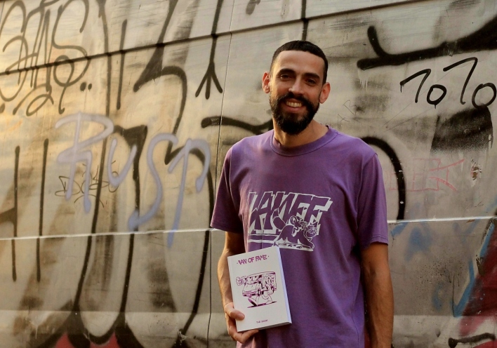 Van Of Fame: Ο ράπερ Φάνης Αφανής μιλάει στην Athens Voice για το βιβλίο του στο οποίο κατέγραψε τα γκράφιτι φορτηγά της Αθήνας.