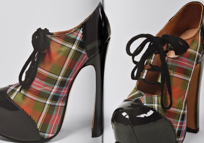 Η εικόνα είναι από το coffee-table book της Taschen «Shoes A-Z»