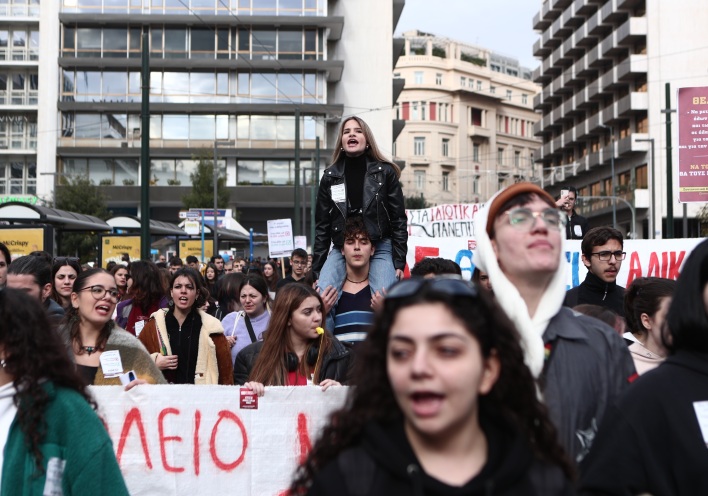 Πανεκπαιδευτικό συλλαλητήριο ενάντια στα μη κρατικά Πανεπιστήμια - Στους δρόμους φοιτητές, μαθητές, εκπαιδευτικοί - Εικόνες από το κέντρο της Αθήνας.