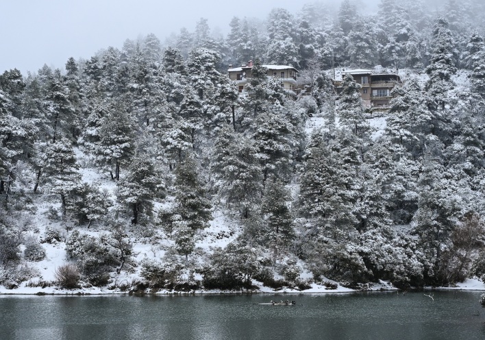 Κακοκαιρία Avgi: Το χιόνι σκέπασε περιοχές της Αττικής και της υπόλοιπης Ελλάδας - Παραμυθένια πλάνα κατέγραψε ο φακός των φωτογραφικών πρακτορείων. 