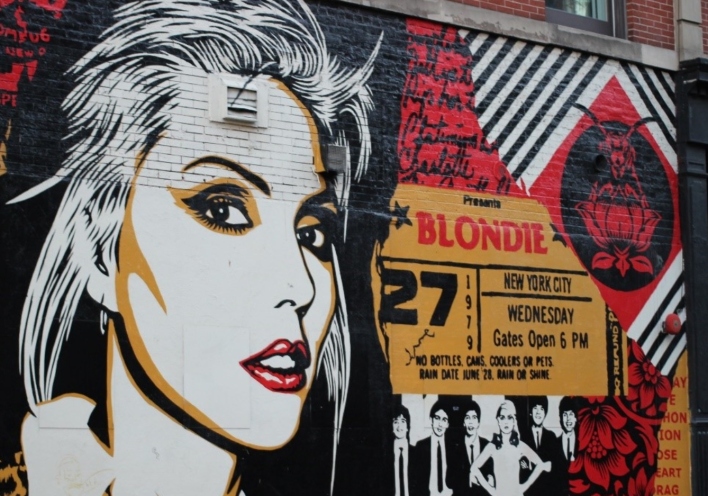 Νέα Υόρκη: Μητρόπολη. Καθρέφτης. Φάρος.