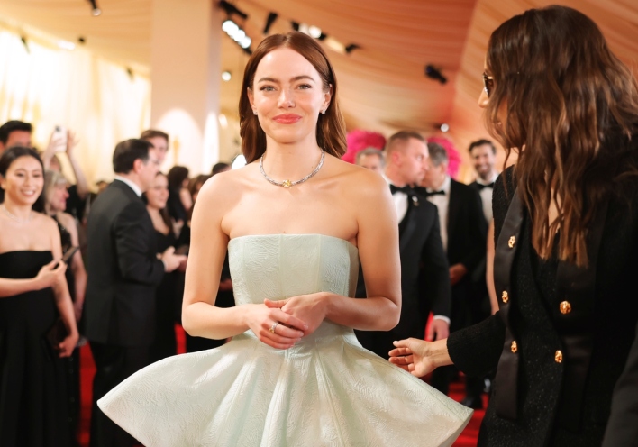 H Emma Stone με custom made Louis Vuitton 