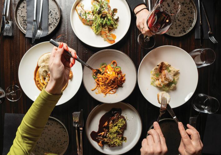  19 στέκια στη σκιά της Ακρόπολης