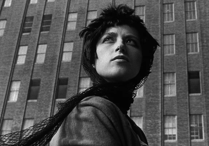 Η Cindy Sherman επιλέγει 2 ταινίες για να προβληθούν στο Κυκλαδικής, σε διάλογο με τις φωτογραφίες της