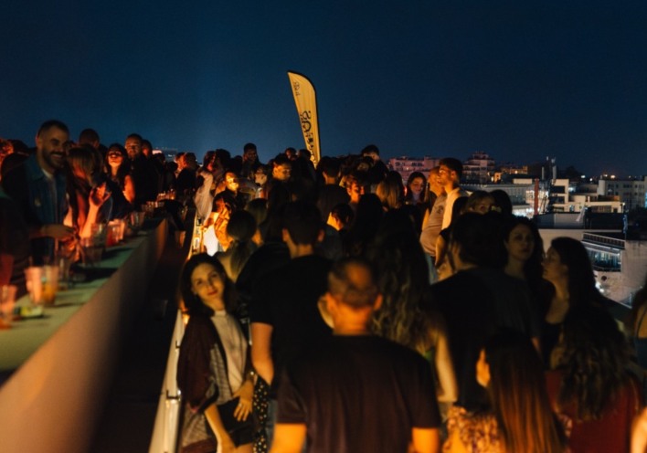 Voice 102.5: Μουσική, ποτό και τέχνη στους ορόφους του ΕΜΣΤ