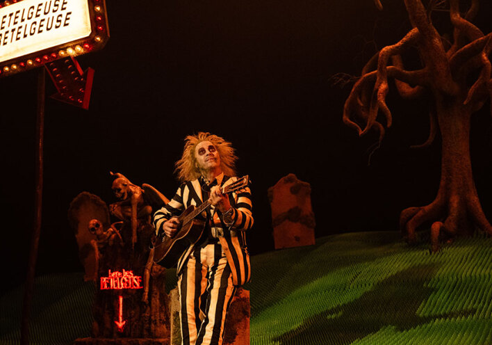 Σκαθαροζούμης σκαθαροζούμης: Ο Τιμ Μπάρτον προκαλεί ξανά χάος μεταξύ θνητών και νεκρών