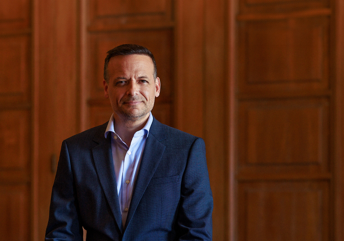 Χάρης Δούκας: Ο υποψήφιος πρόεδρος του ΠΑΣΟΚ - Κίνημα Αλλαγής μιλάει στην Athens Voice