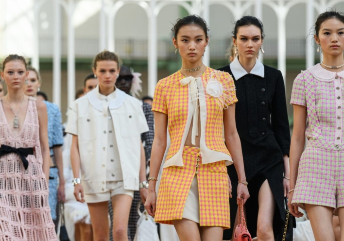 Chanel: Επίδειξη Άνοιξη-Καλοκαίρι 2025 