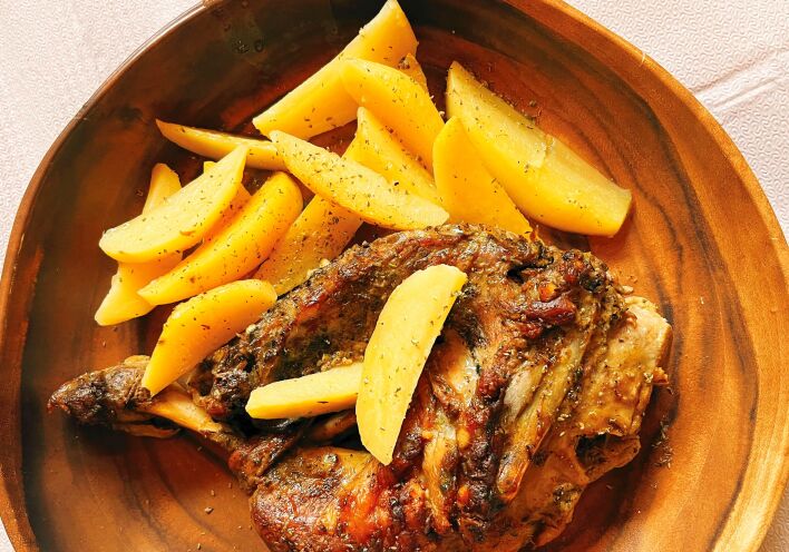 Μεζέδες, ψαράκια και κρητικές πινελιές στα εστιατόρια που τιμούν την ελληνική κουζίνα