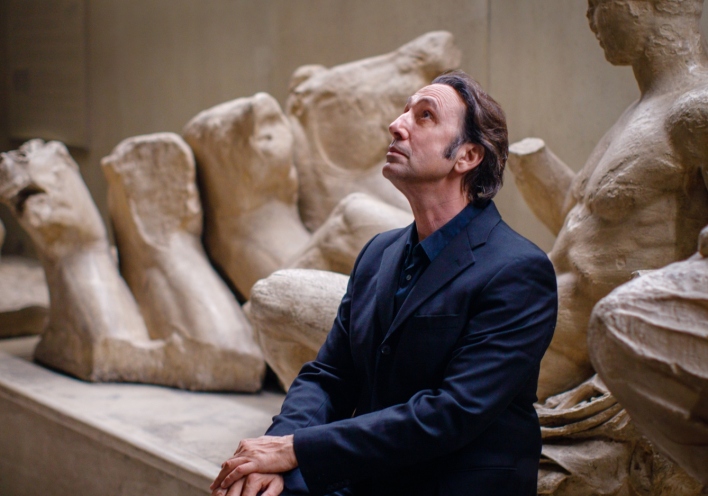 Ο Ρένος Χαραλαμπίδης στην ταινία «Νυχτερινός Εκφωνητής» © Λάμπρος Ρουμελιωτάκης